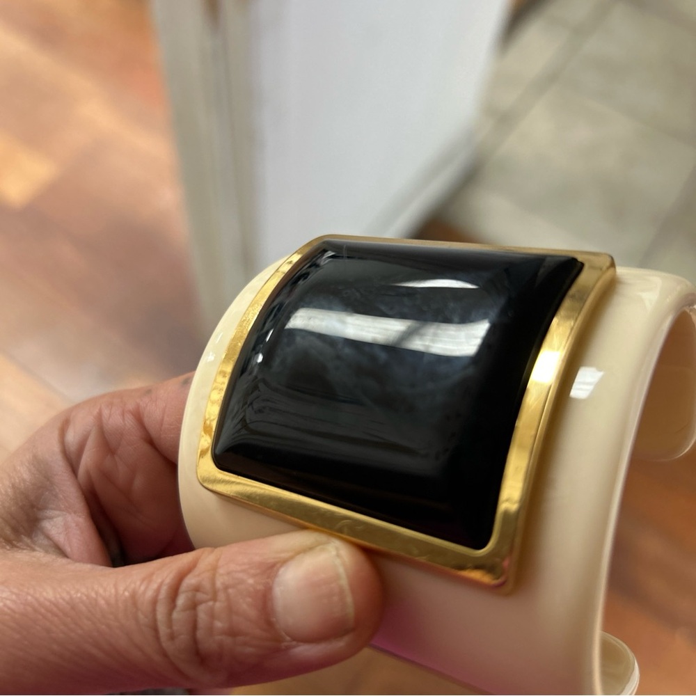 Vintage TORY BURCH black ivory White Gold resin cuffs Acrylic Statement Bold - Picture 2 of 10